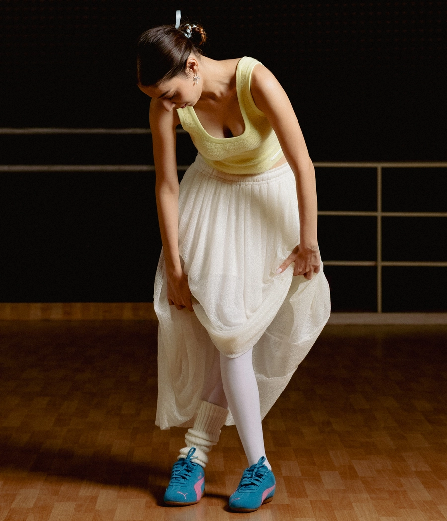 GirlLook2